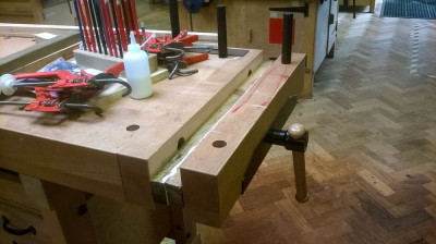 3 Clamping glued pieces 3 Clamping glued pieces