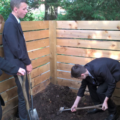Gardening Club Aerating Compost September 2017